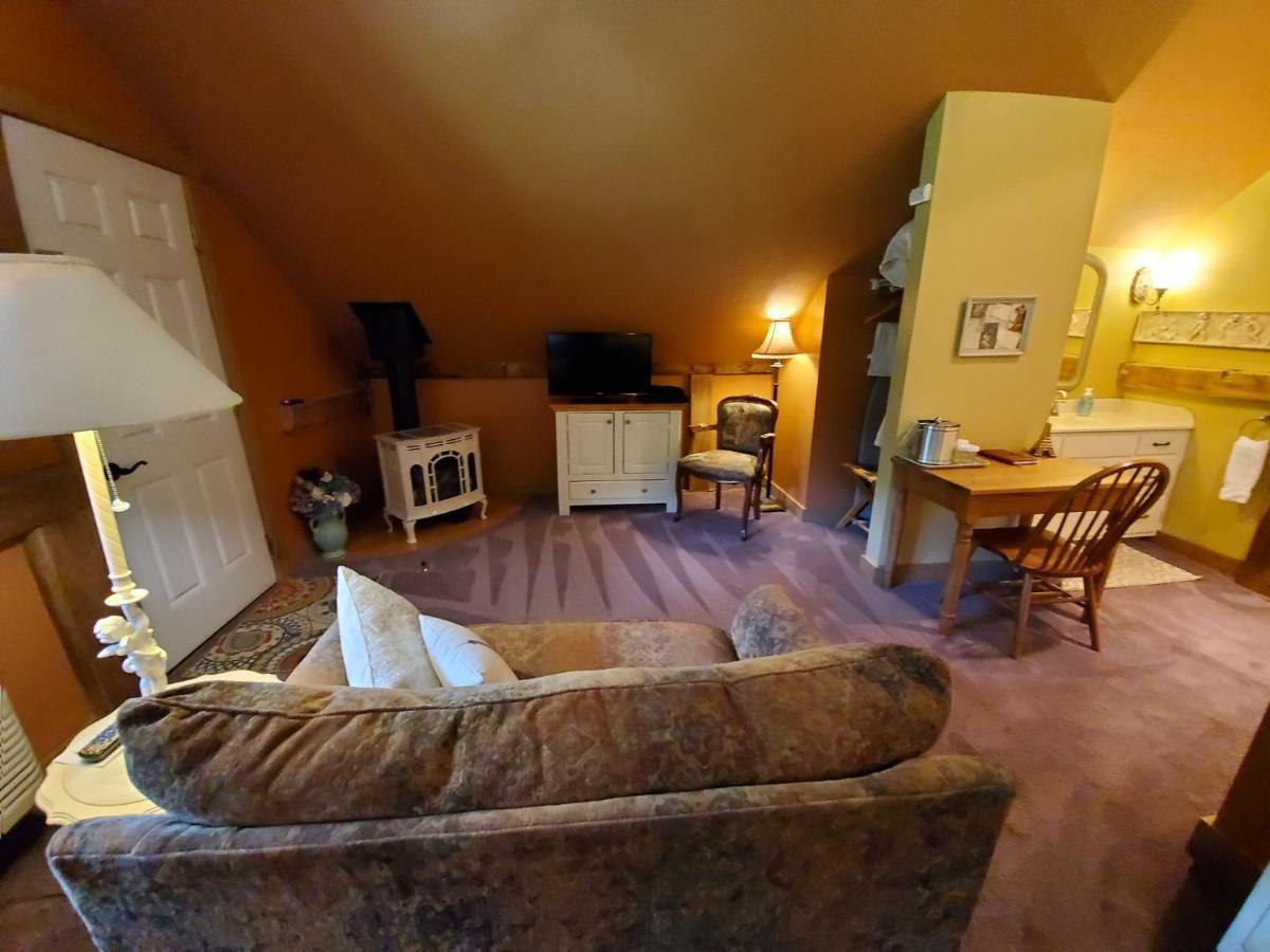 The Barn Inn Bed And Breakfast ミラーズバーグ エクステリア 写真